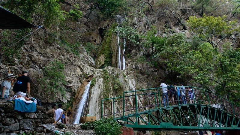 Neer Waterfall - Photo 3